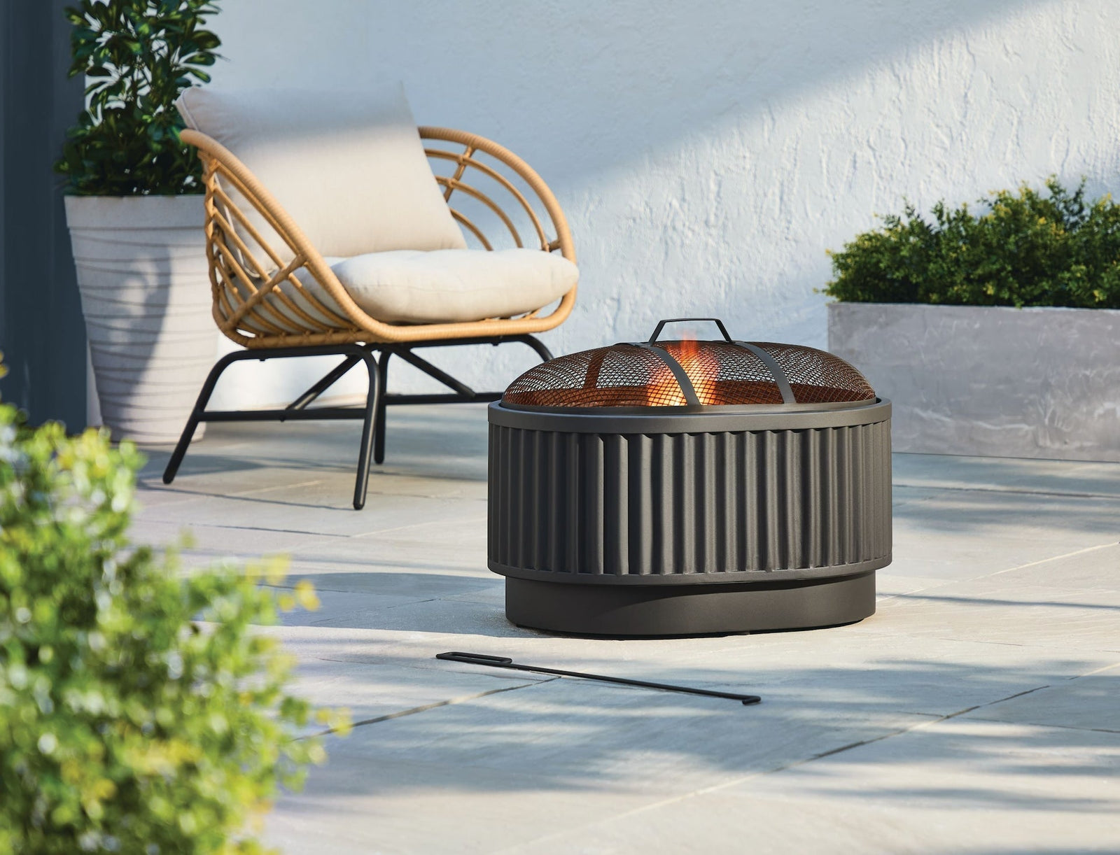 Barbeau Oval Outdoor Fluted Wood Firepit, 28-in, Black V6P4 - product image 6
