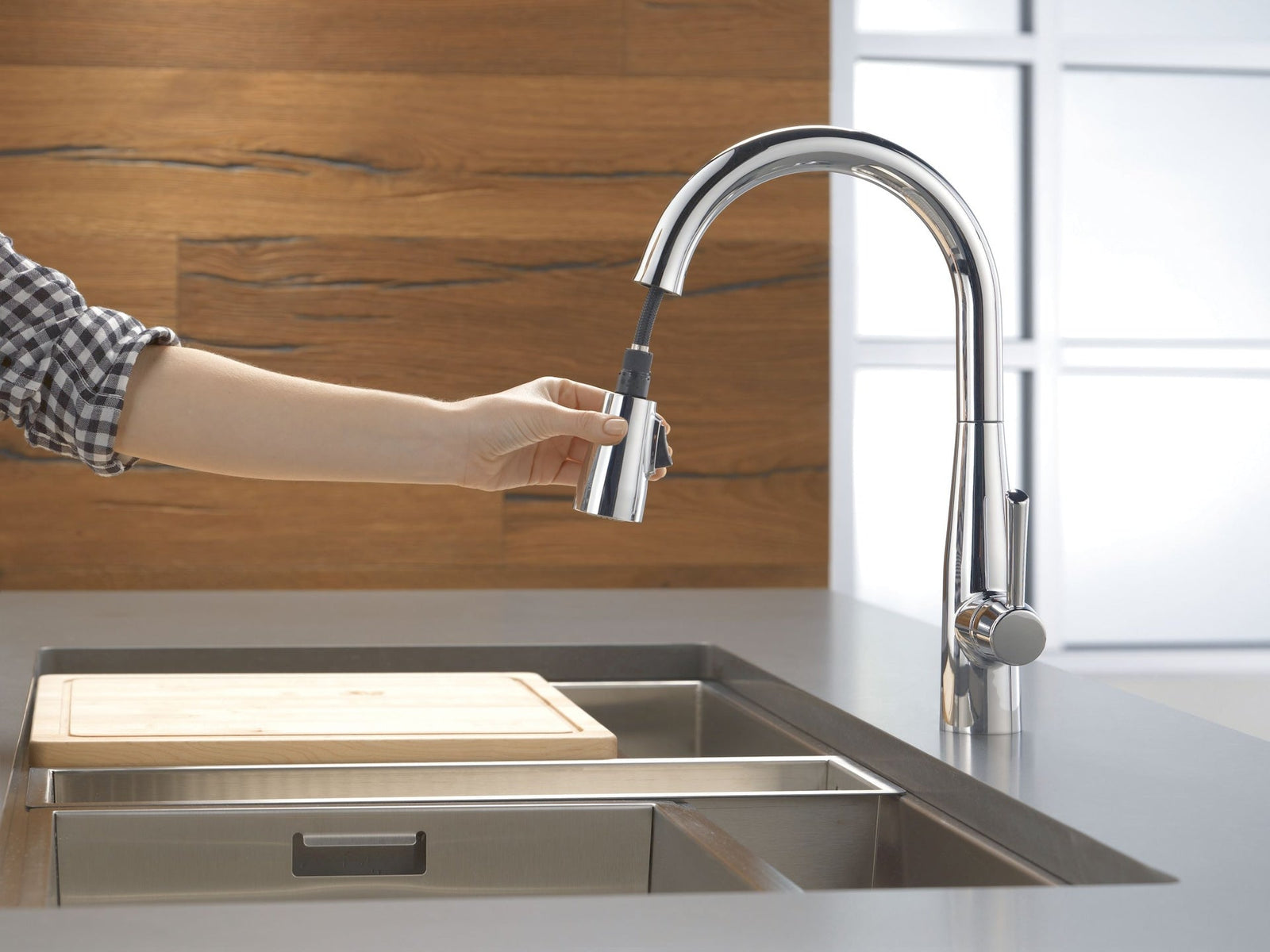 1-Handle Pull-Down Kitchen Faucet, Chrome W8P4 - product image 6