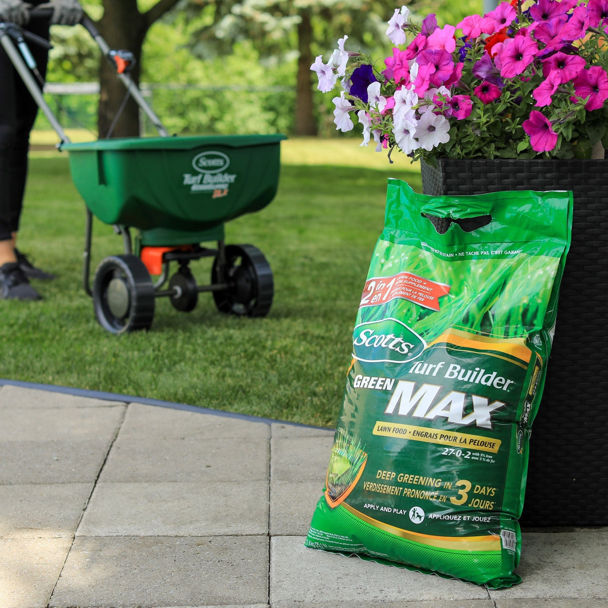 Turf Builder Green MAX Lawn Fertilizer, 27-0-2, 350-m2 D0X8 - product image 4