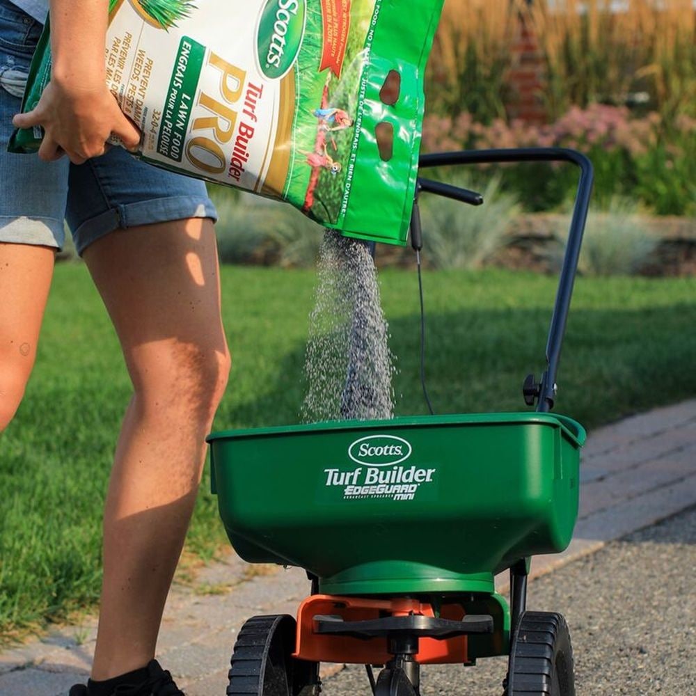 Turf Builder PRO Lawn Fertilizer, 800-m2 K6S5 - product image 4