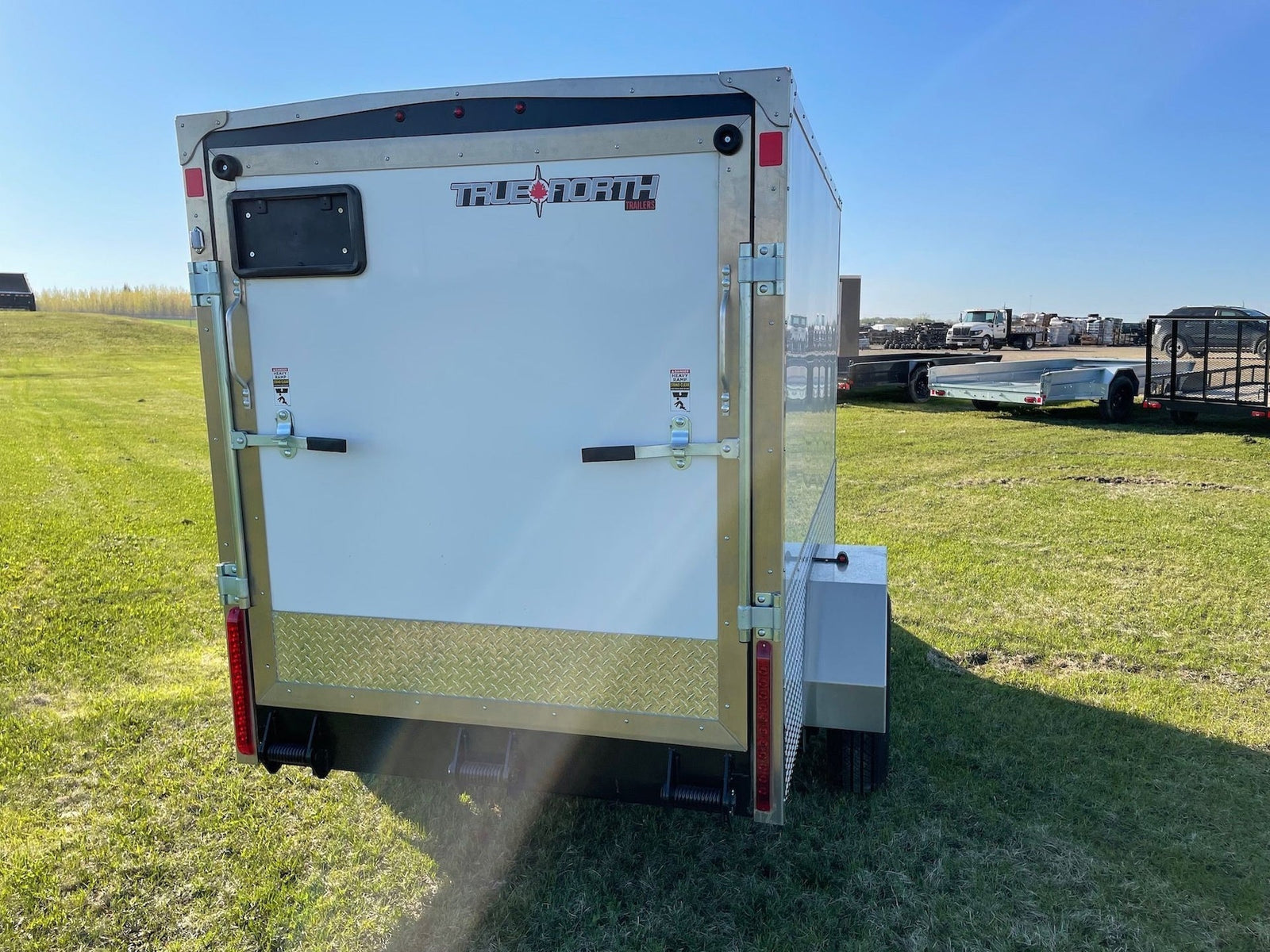 5 x 8-ft Enclosed Trailer with Ramp Door, White Y0L7 - product image 6