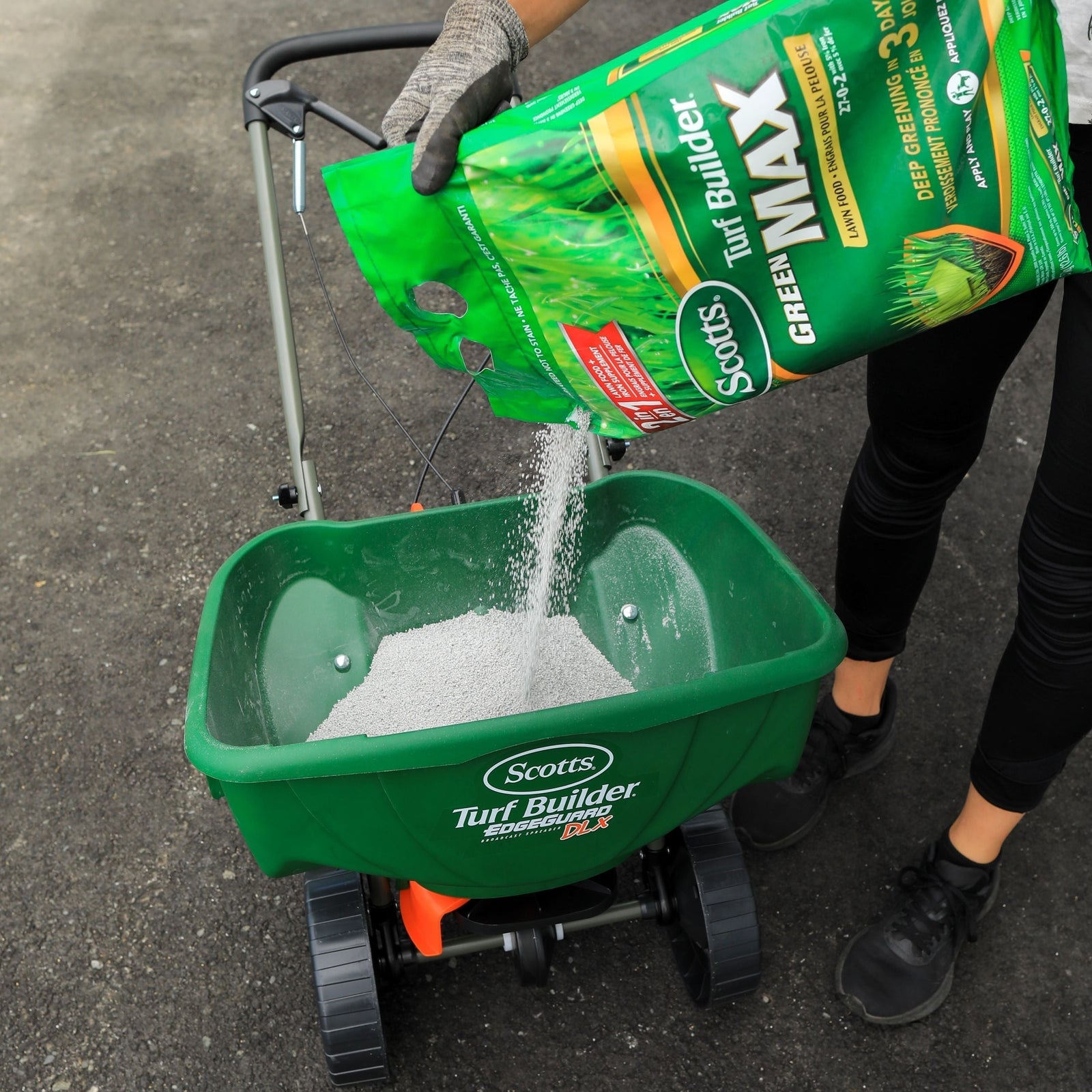 Turf Builder Green MAX Lawn Fertilizer, 27-0-2, 350-m2 D0X8 - product image 3